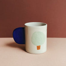 Lade das Bild in den Galerie-Viewer, Becher Fachwerkhaus/Blauer Henkel