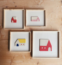 Load image into Gallery viewer, Kleines rotes Haus 07