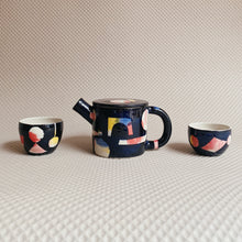 Lade das Bild in den Galerie-Viewer, Teekanne und Becher in Kooperation mit Atelier Eva Strobel / Abstract Shapes 02