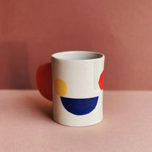 Lade das Bild in den Galerie-Viewer, Becher Happy Face 11 mit Glasurmangel