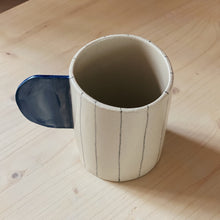 Lade das Bild in den Galerie-Viewer, Tasse Linien 2