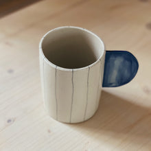 Lade das Bild in den Galerie-Viewer, Tasse Linien 2