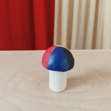 Lade das Bild in den Galerie-Viewer, Pilz-Objekt No 11