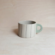 Lade das Bild in den Galerie-Viewer, Tasse Lines 01
