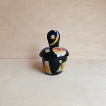 Load image into Gallery viewer, Lidded pot object No 8
