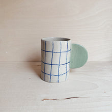 Lade das Bild in den Galerie-Viewer, Tasse Blue Grid 05
