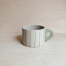 Lade das Bild in den Galerie-Viewer, Tasse Lines 03
