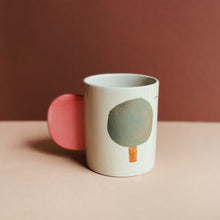 Load image into Gallery viewer, Mug Half-Timbered House/Pink Handle
