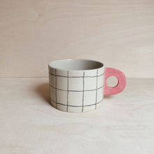 Lade das Bild in den Galerie-Viewer, Tasse Grid 01
