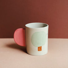 Load image into Gallery viewer, Mug Half-Timbered House/Pink Handle
