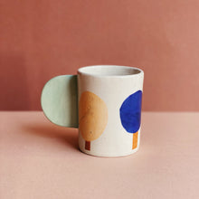 Lade das Bild in den Galerie-Viewer, Becher Haus 24 mit Glasurmangel
