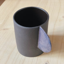 Load image into Gallery viewer, Back cup with lilac handle

