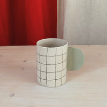 Lade das Bild in den Galerie-Viewer, Tasse Grid 11
